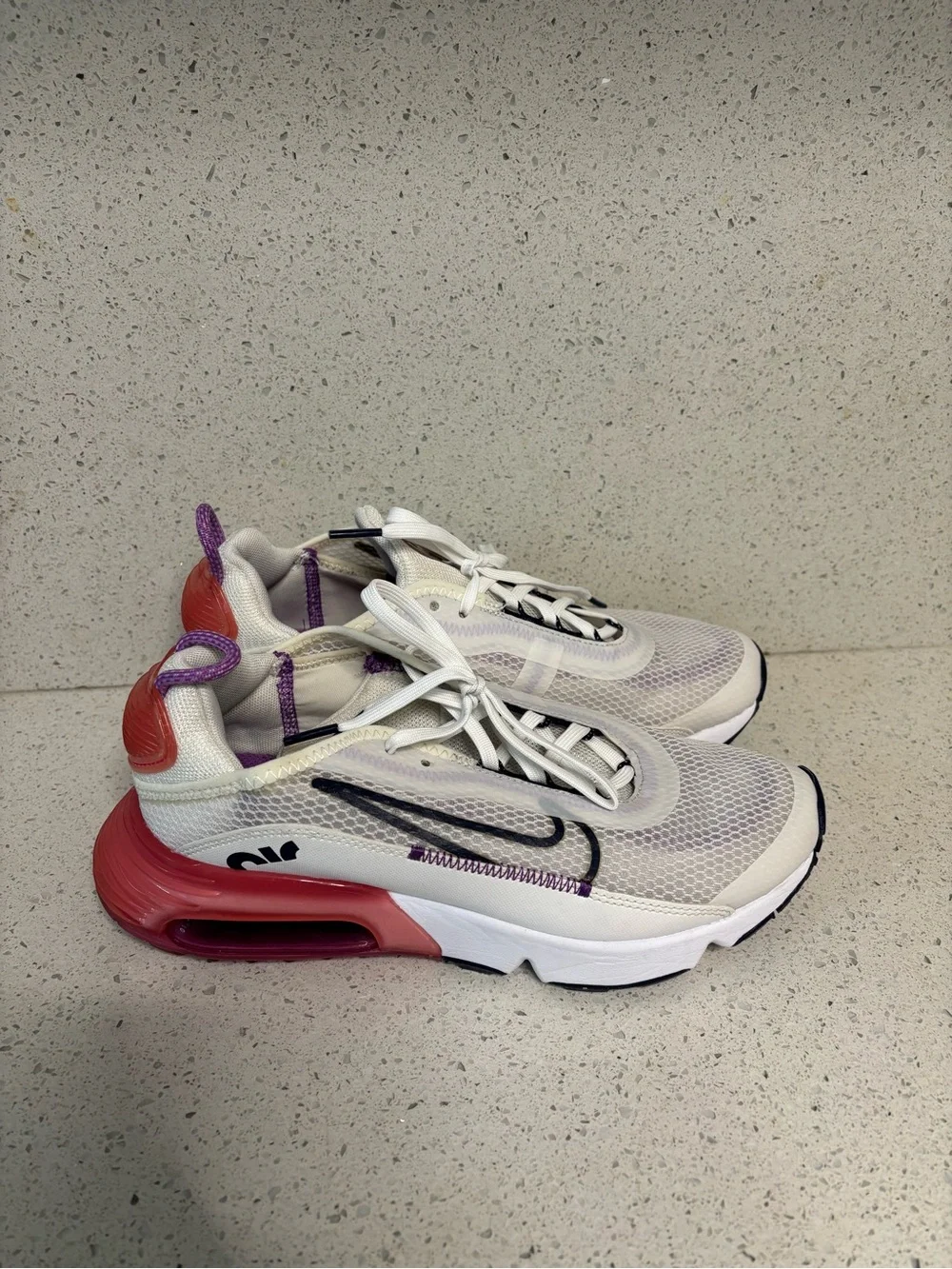 Kids size 5.5Y Nike shoes, #C1331